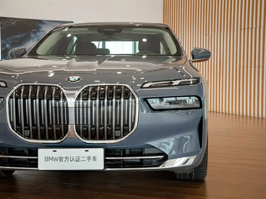 BMW 7 Series — фото 9