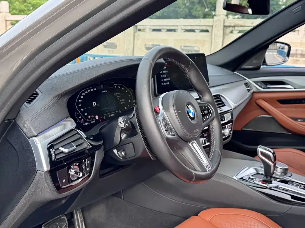 BMW M5 — фото 11