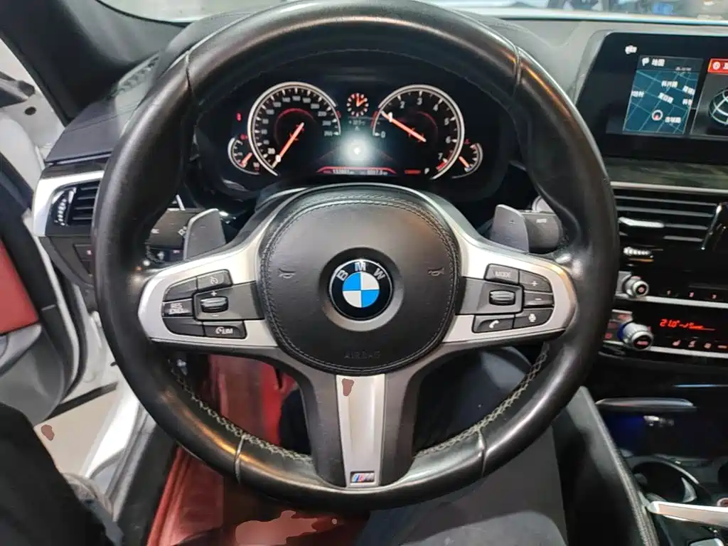 BMW 5 Series — фото 11