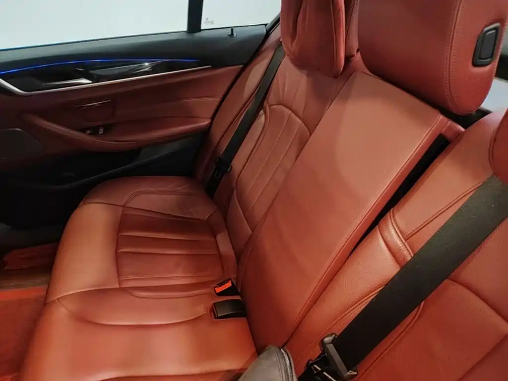 BMW 5 Series — фото 17