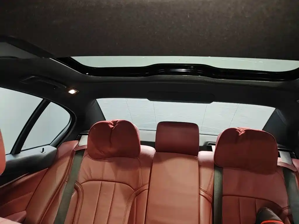 BMW 5 Series — фото 18