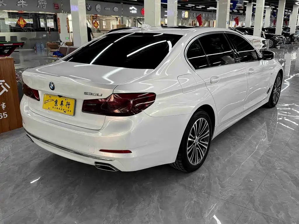 BMW 5 Series — фото 4