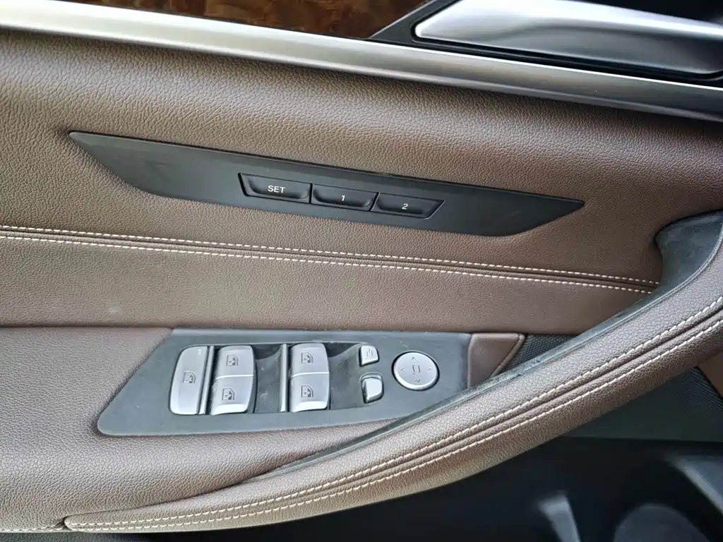 BMW 5 Series — фото 9