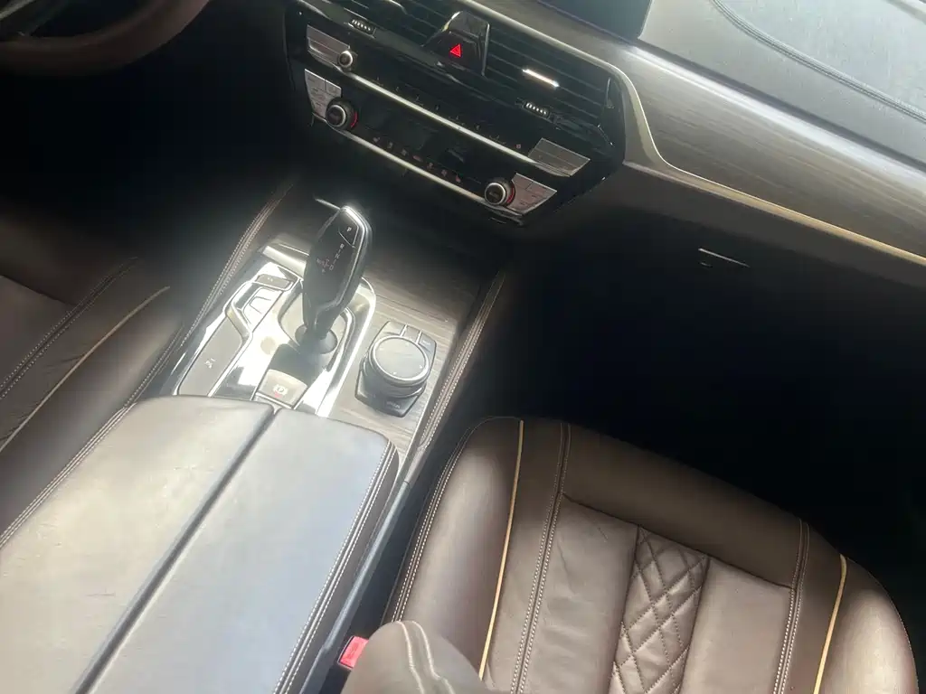 BMW 5 Series — фото 11