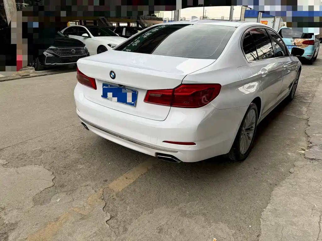 BMW 5 Series — фото 14