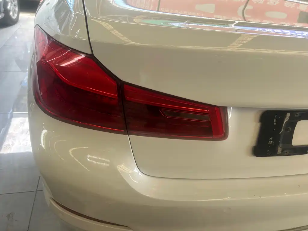 BMW 5 Series — фото 16