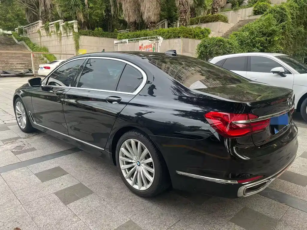 BMW 7 Series — фото 4