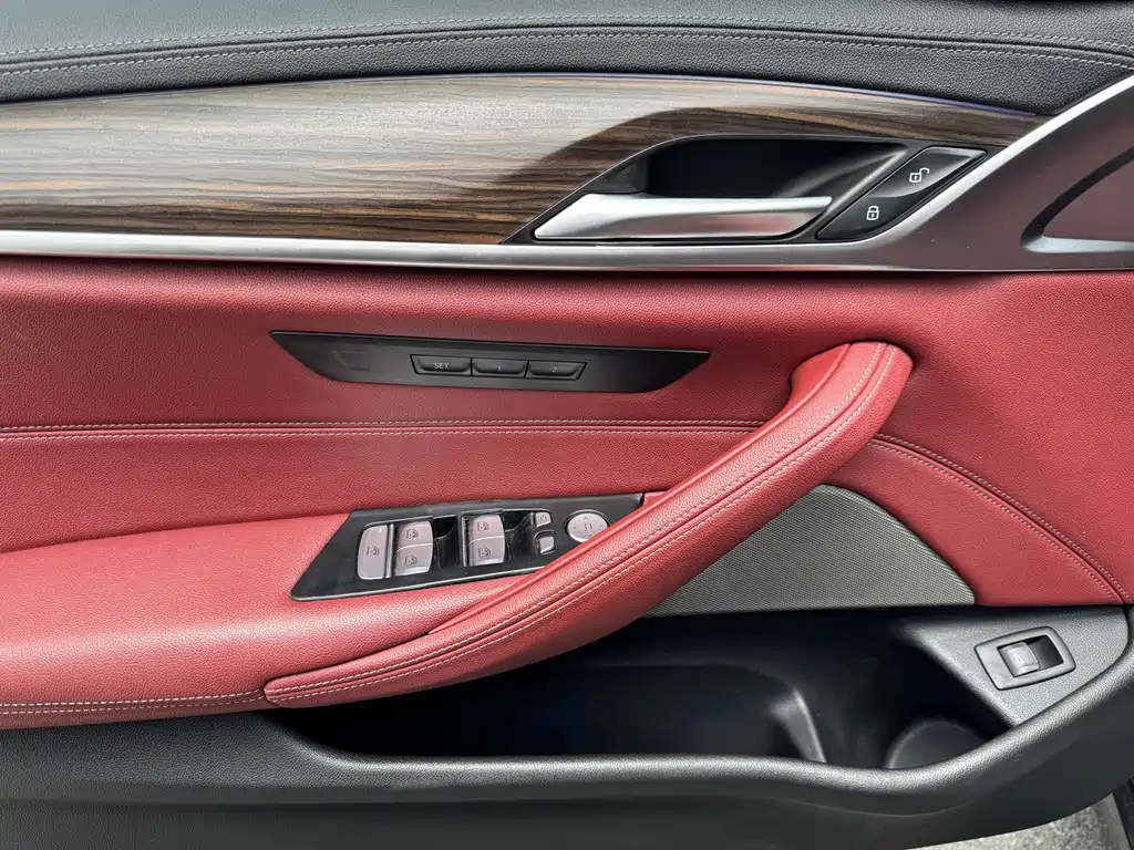BMW 5 Series — фото 5