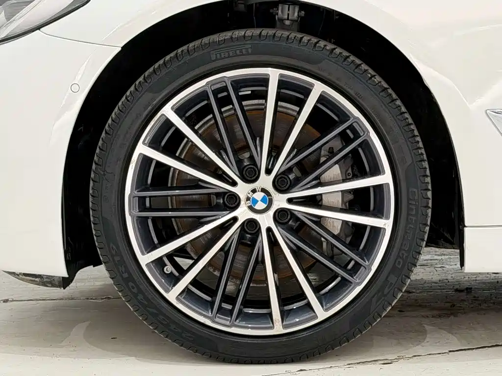 BMW 5 Series — фото 8
