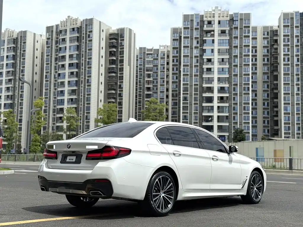 BMW 5 Series — фото 9