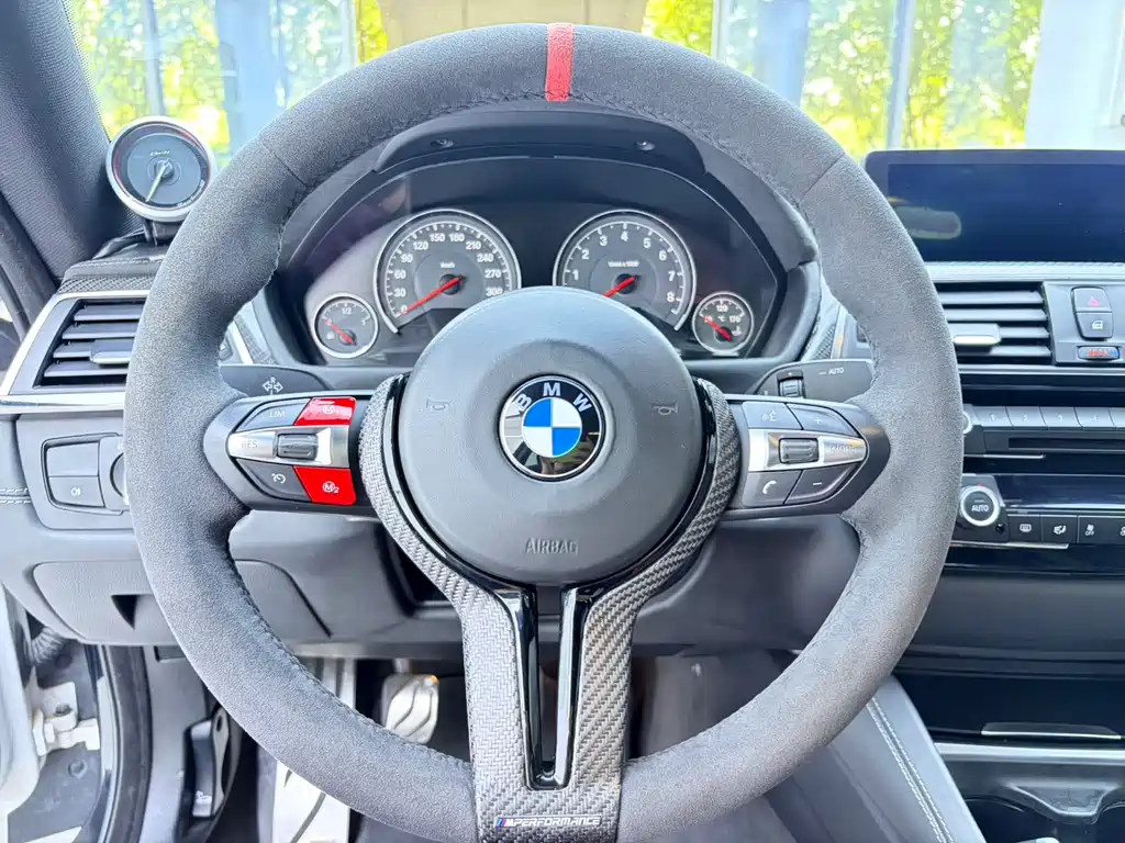 BMW M4 — фото 4