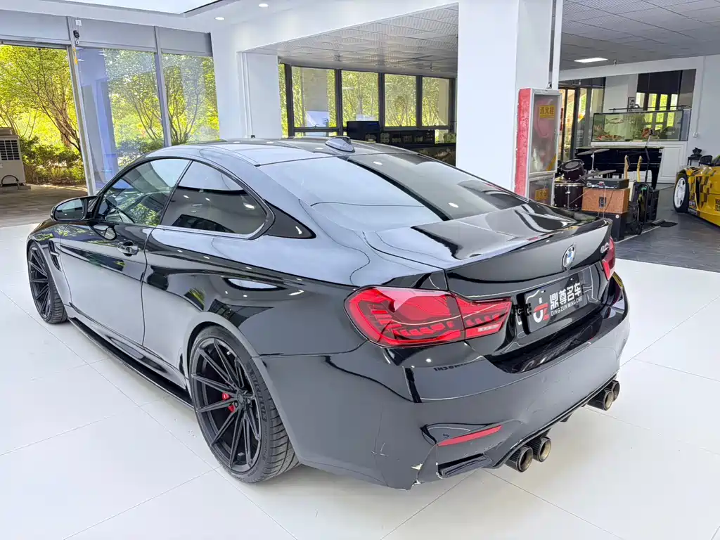 BMW M4 — фото 7