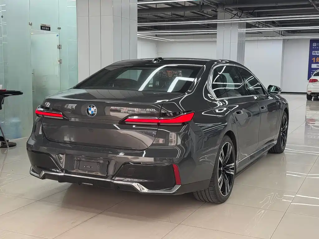 BMW i7 — фото 3