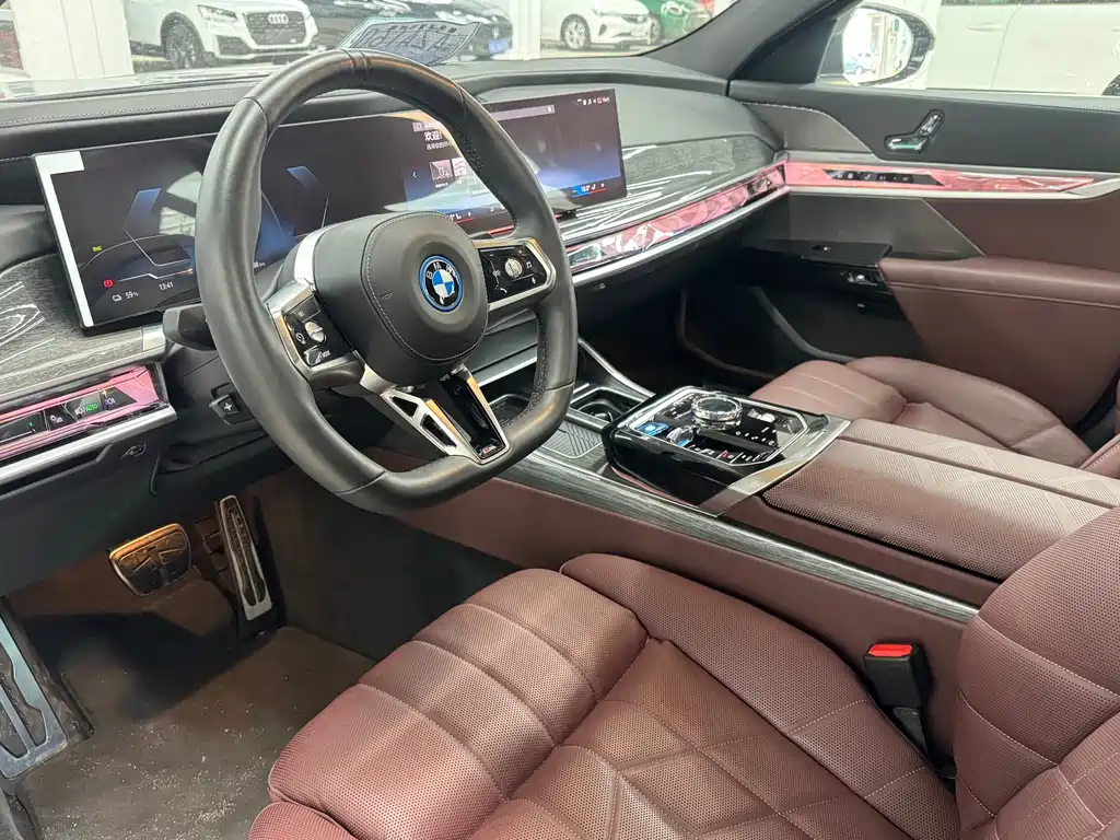BMW i7 — фото 5