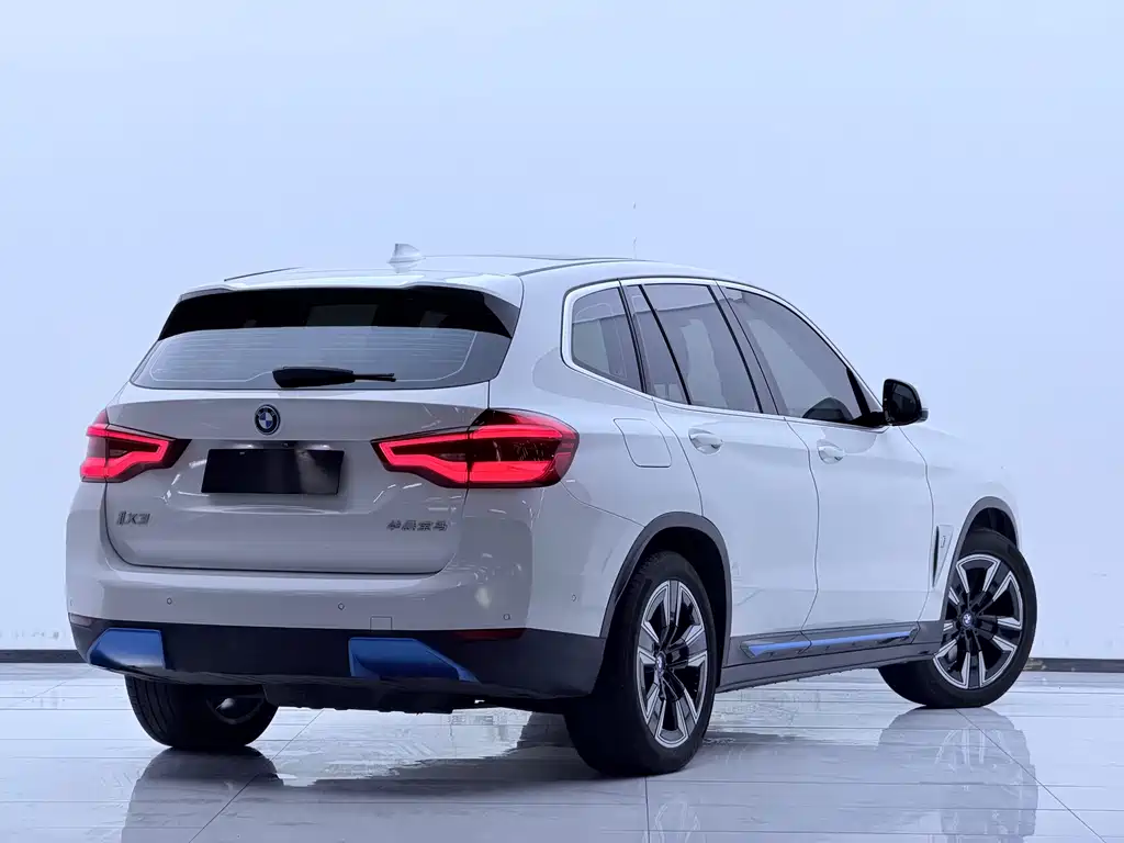 BMW iX3 — фото 17