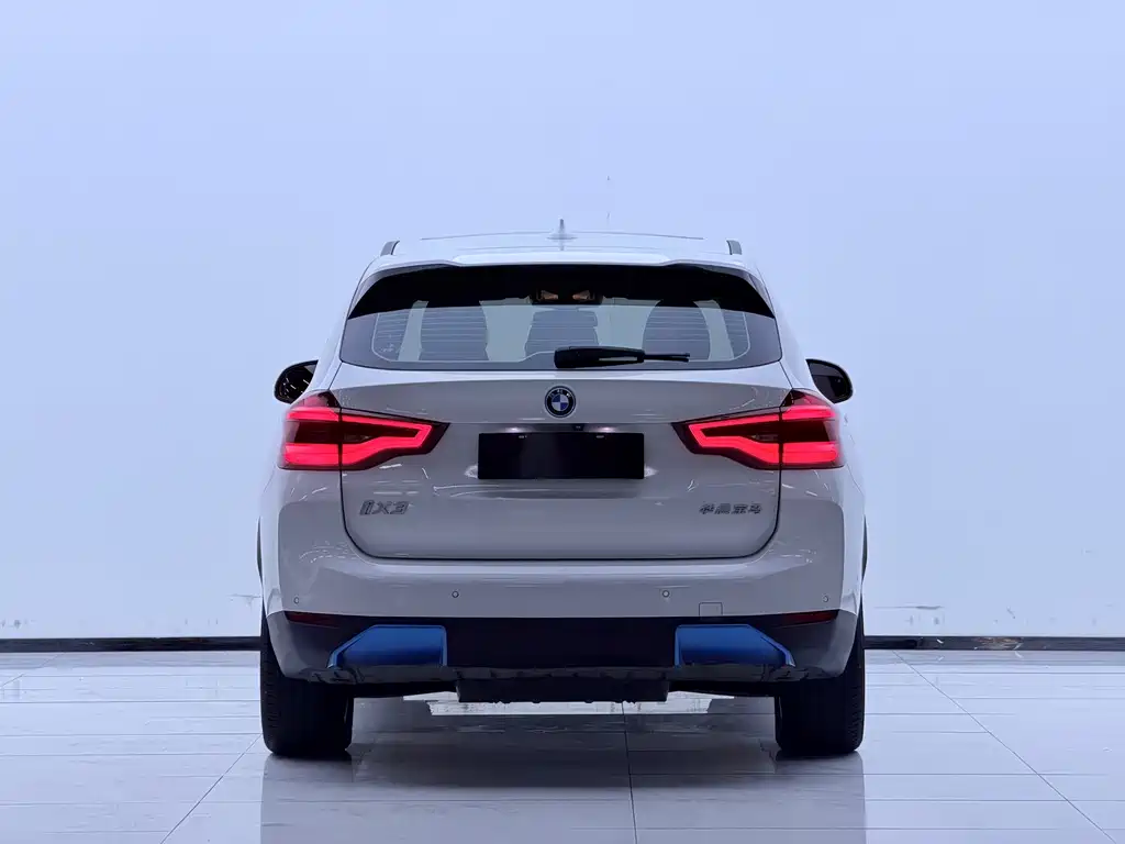 BMW iX3 — фото 18