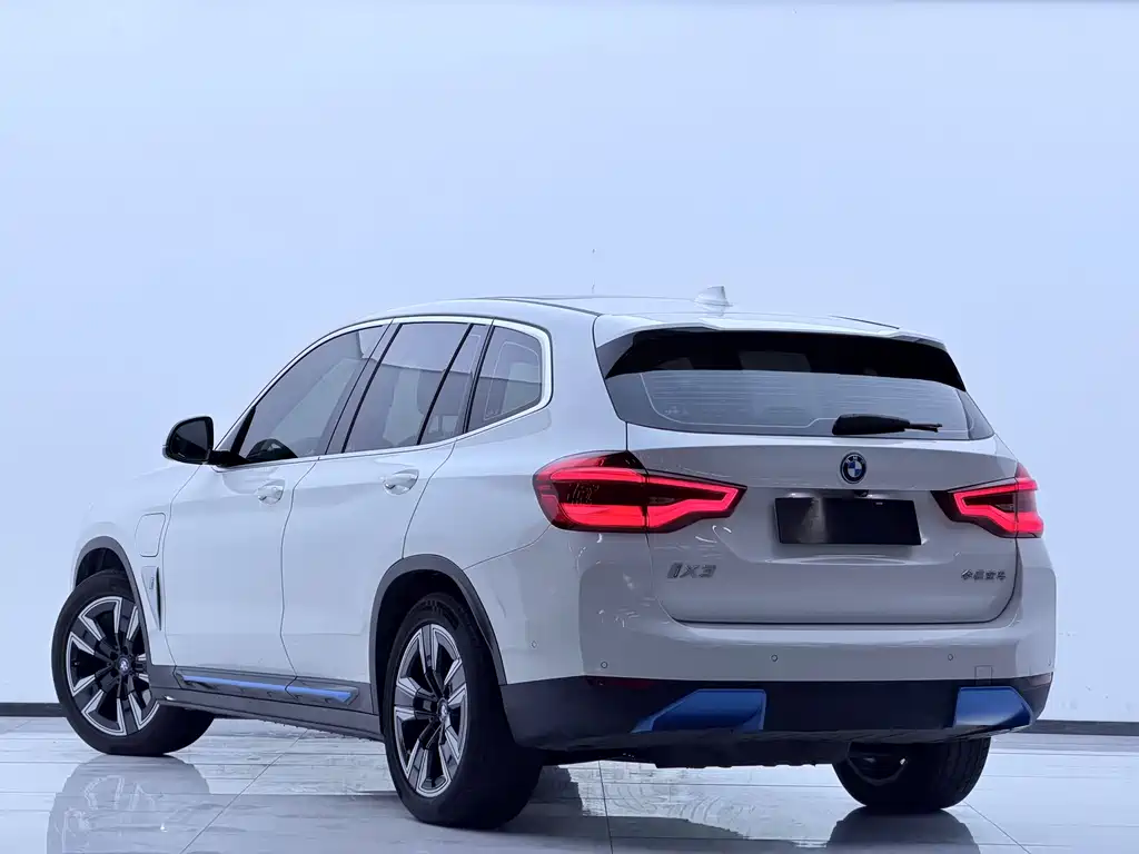 BMW iX3 — фото 19