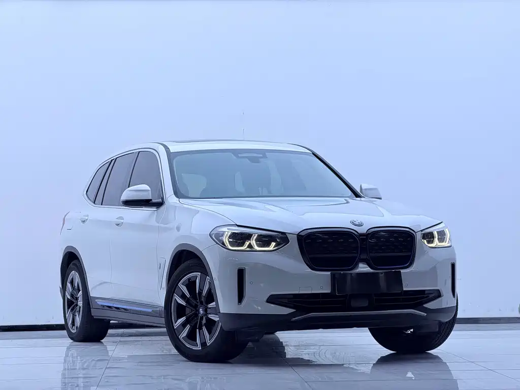 BMW iX3 — фото 3