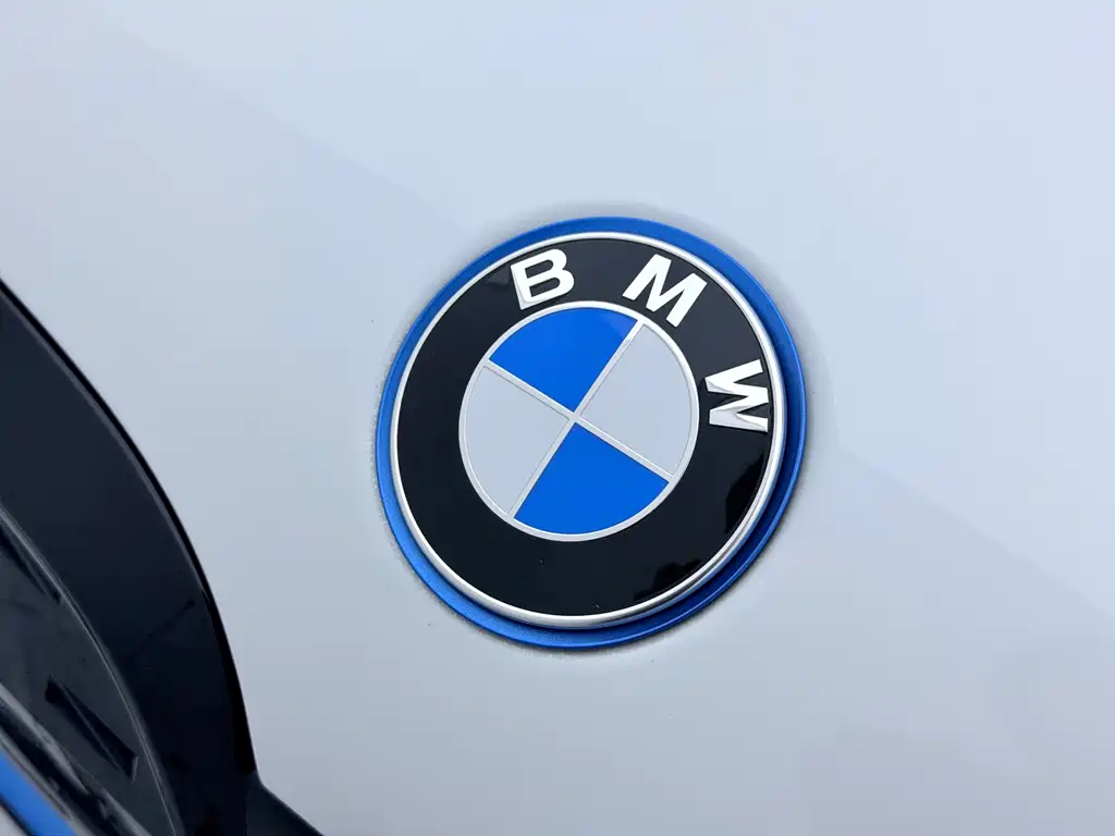 BMW iX3 — фото 22