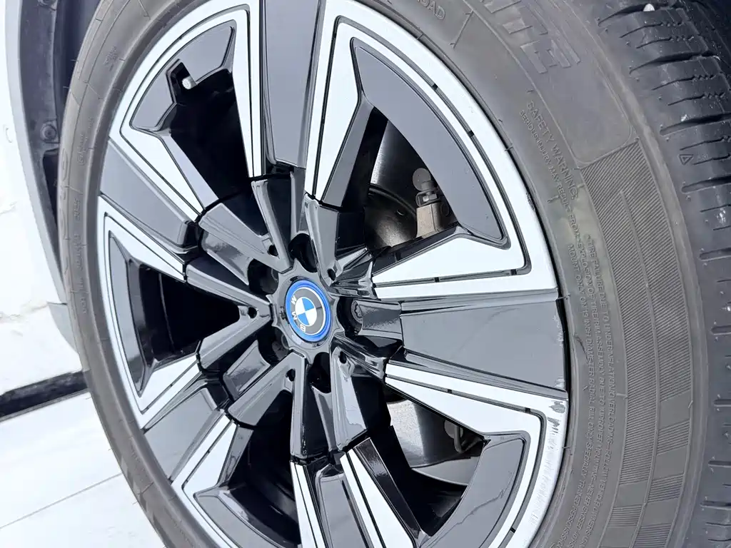 BMW iX3 — фото 23