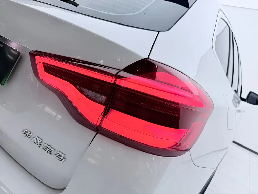 BMW iX3 — фото 24