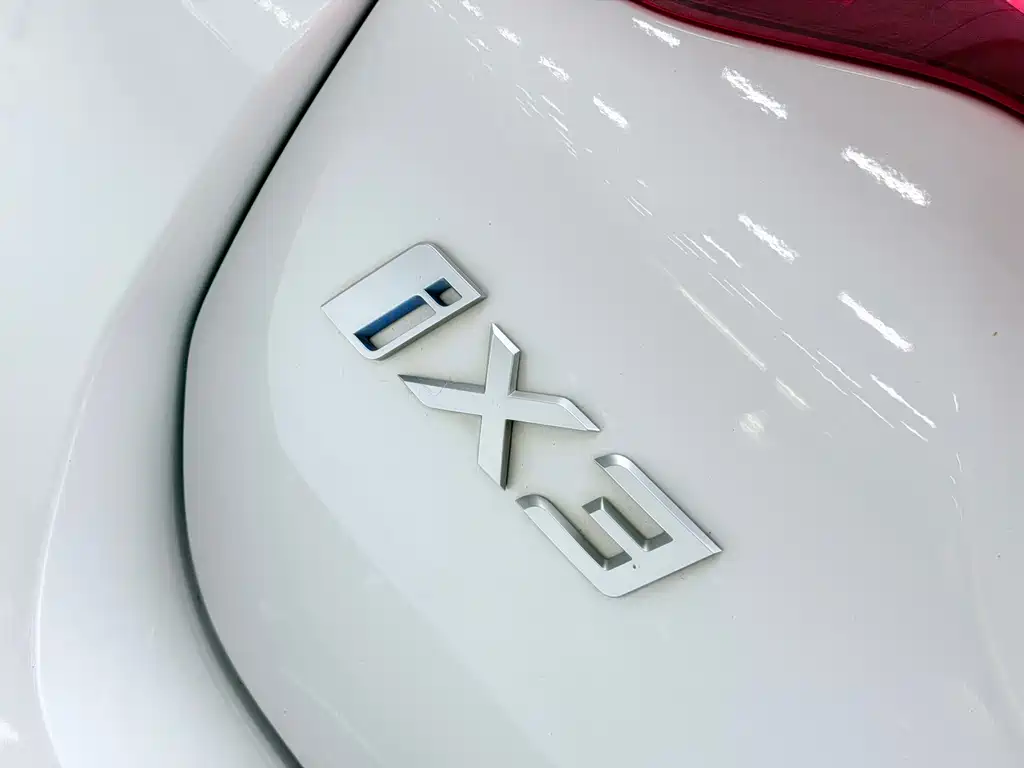 BMW iX3 — фото 25