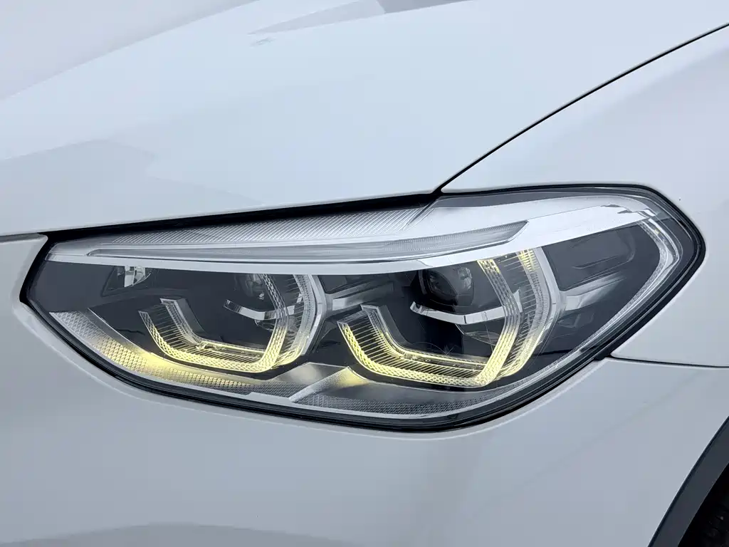 BMW iX3 — фото 26