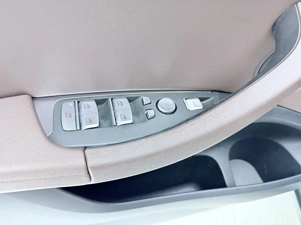 BMW iX3 — фото 5