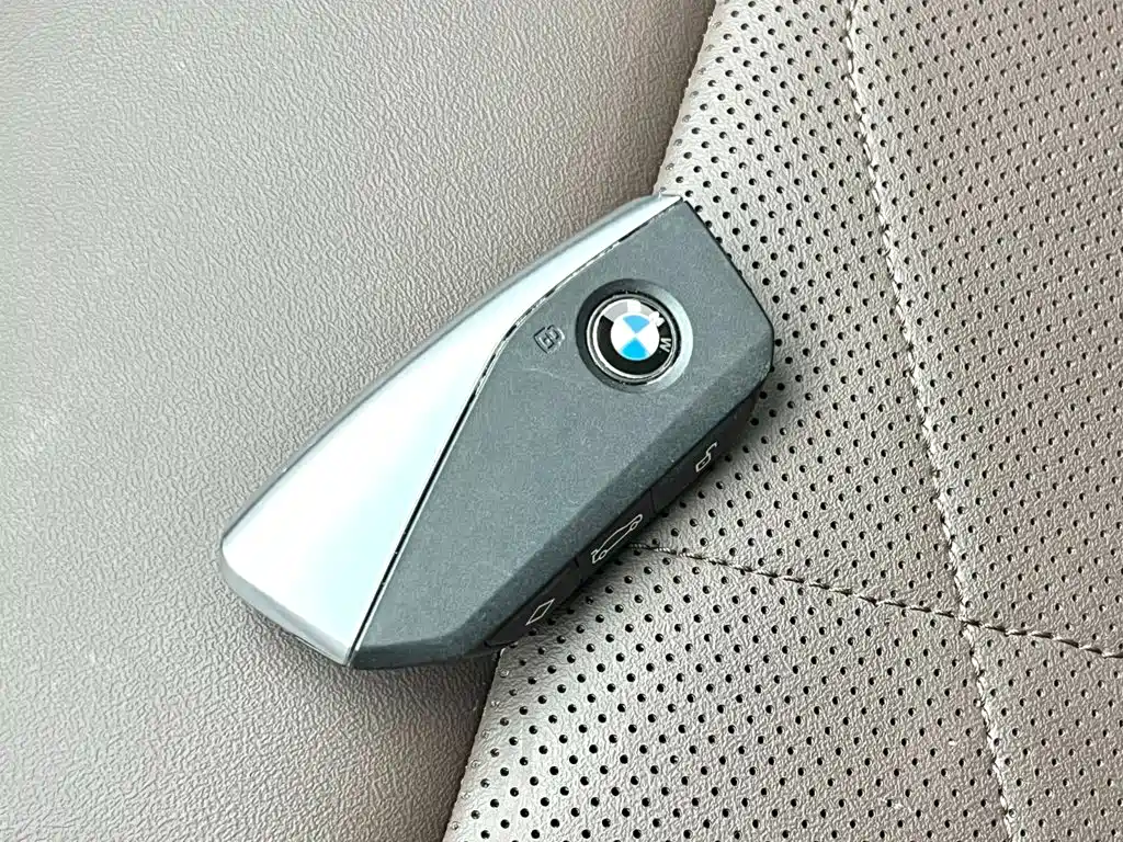 BMW iX1 — фото 3