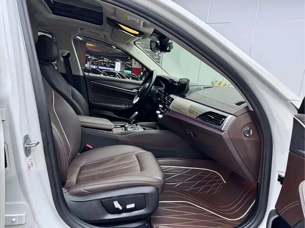 BMW 5 Series New Energy — фото 24