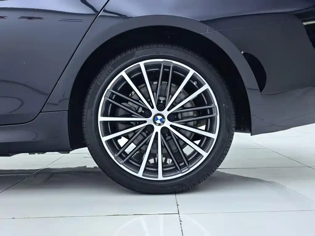 BMW 5 Series — фото 24