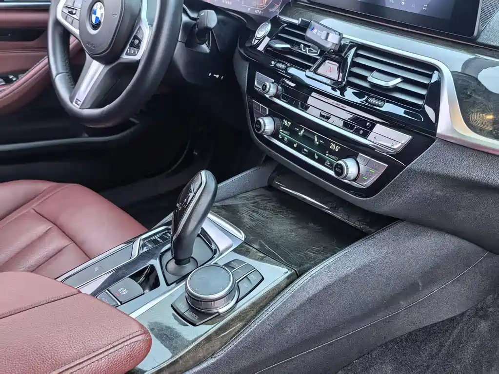 BMW 5 Series — фото 5
