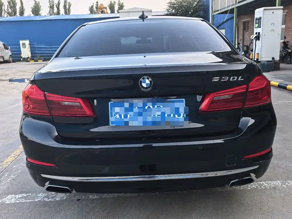 BMW 5 Series — фото 4