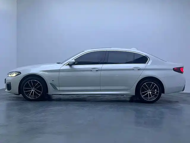 BMW 5 Series — фото 7