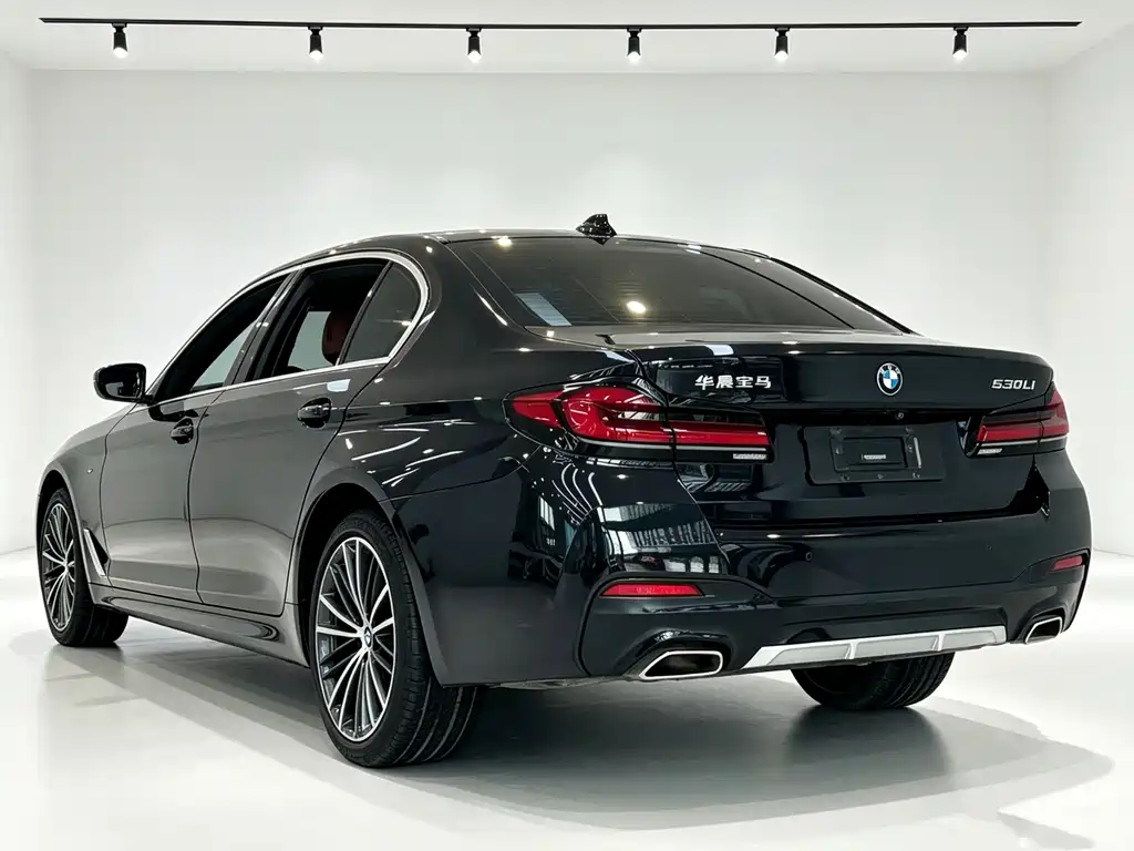 BMW 5 Series — фото 5