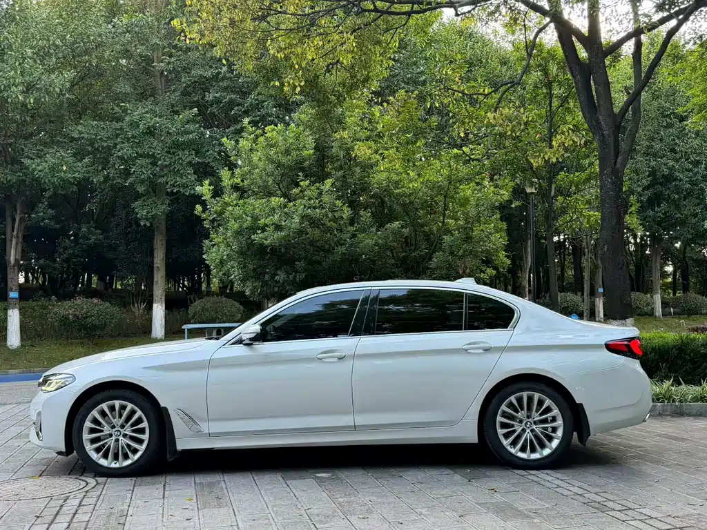 BMW 5 Series — фото 3