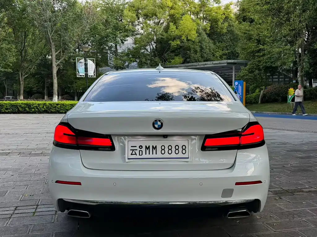 BMW 5 Series — фото 4