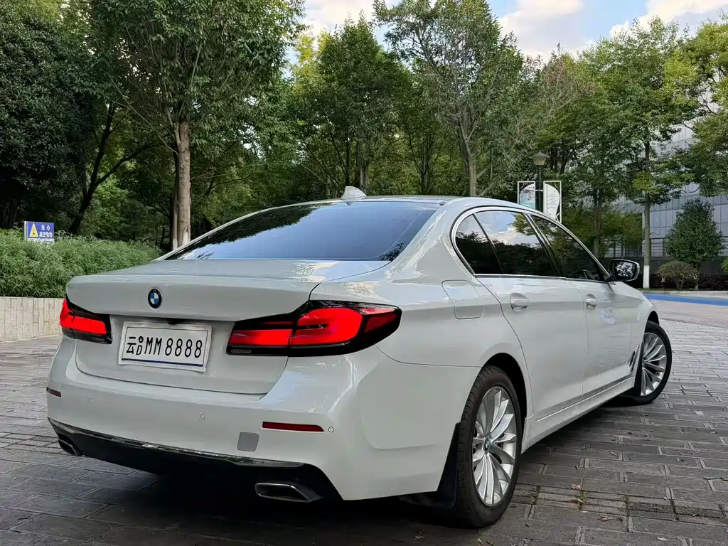 BMW 5 Series — фото 5