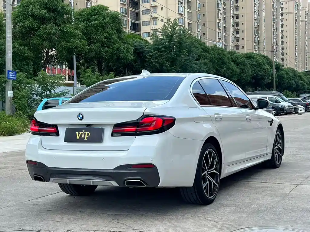 BMW 5 Series — фото 9