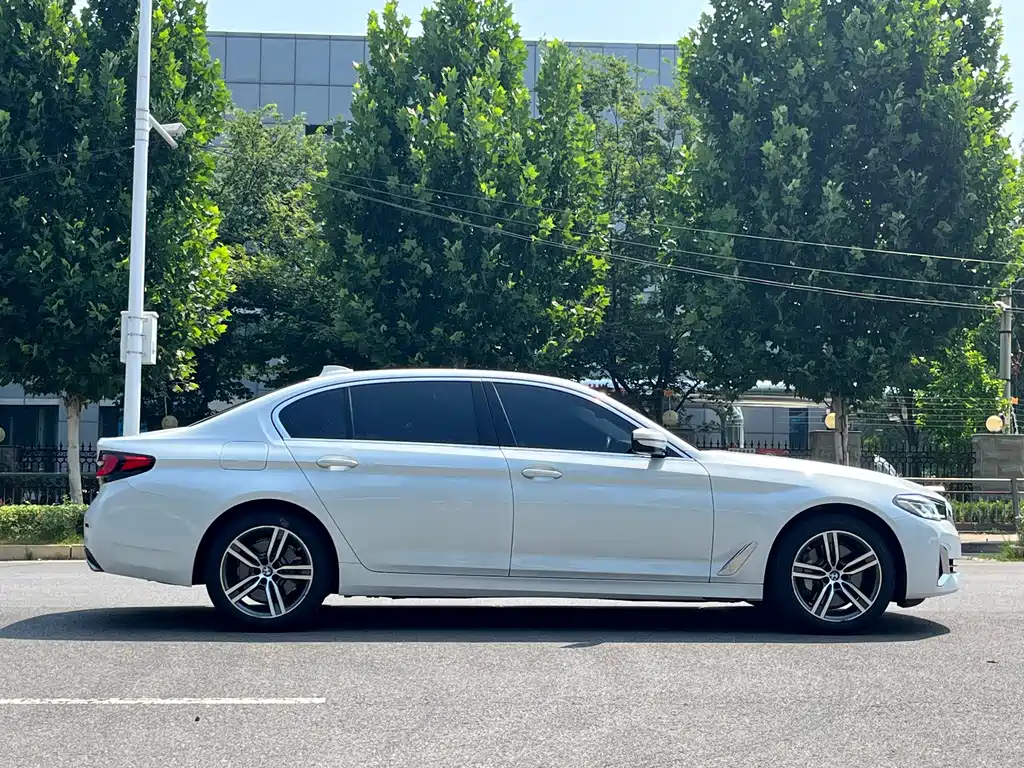 BMW 5 Series — фото 4