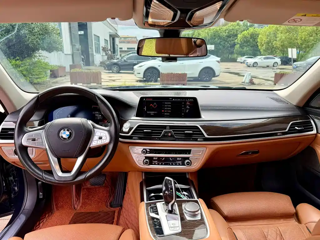 BMW 7 Series — фото 5