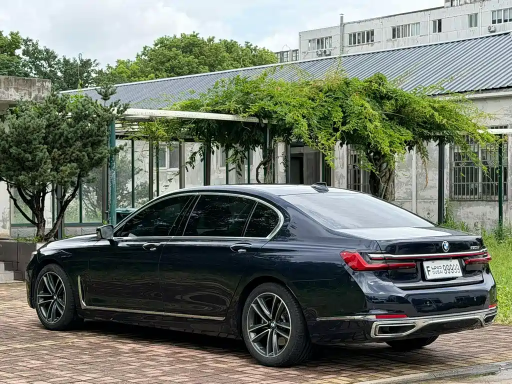 BMW 7 Series — фото 7
