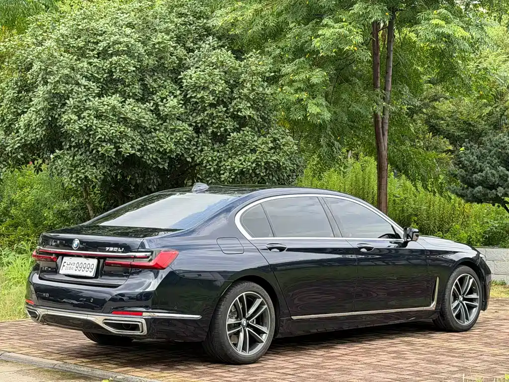 BMW 7 Series — фото 9