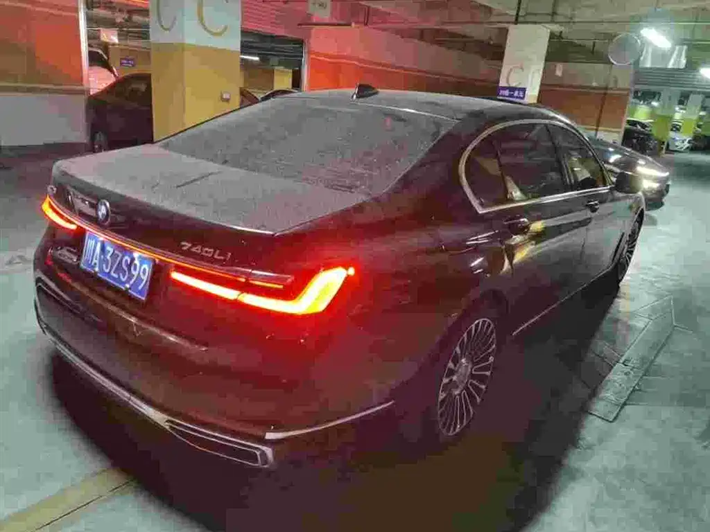 BMW 7 Series — фото 9