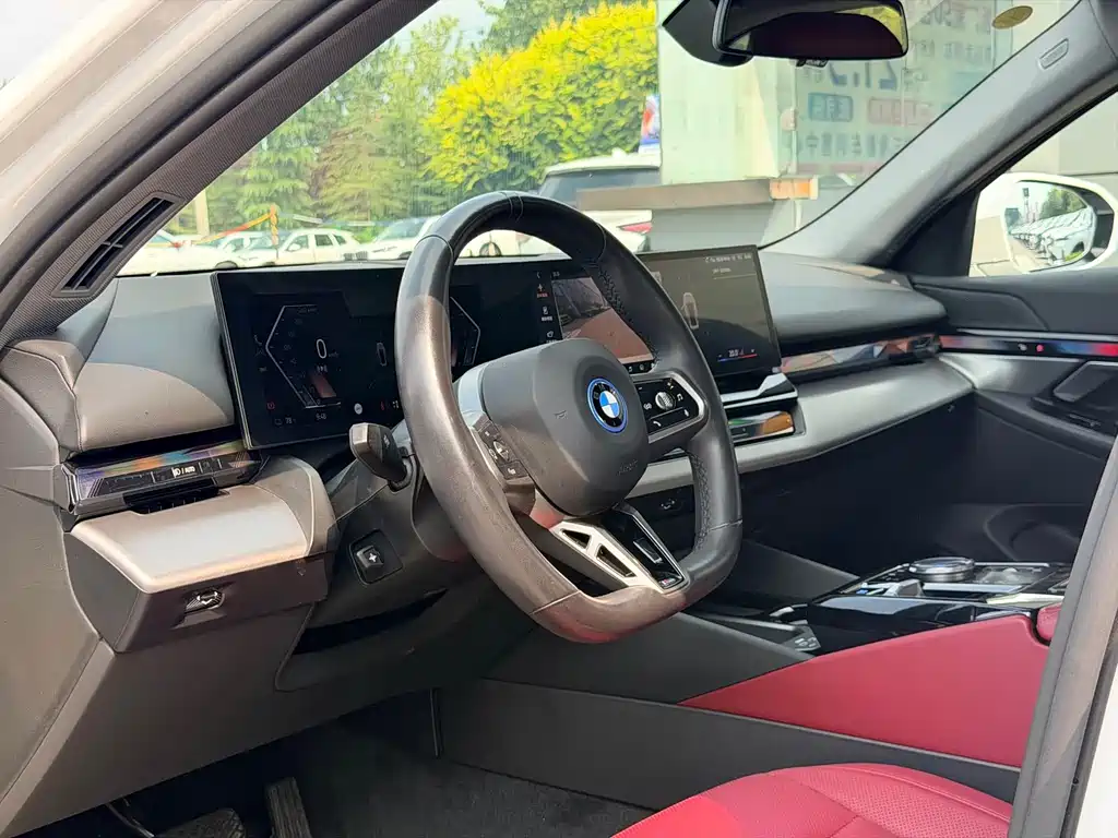 BMW i5 — фото 10