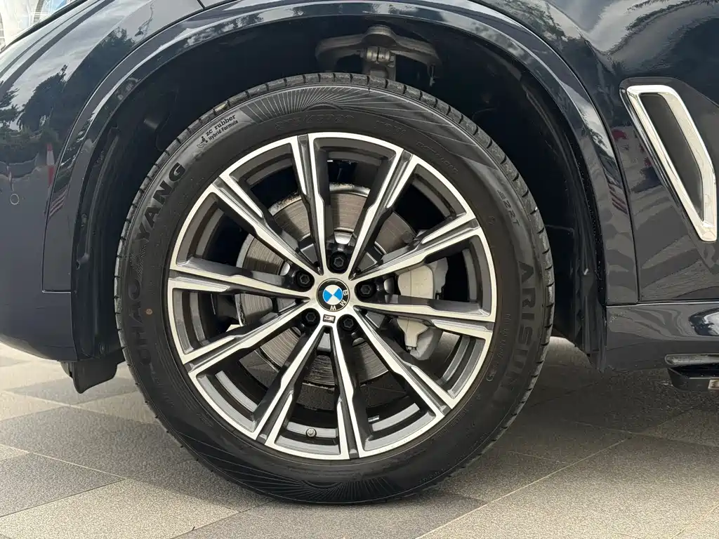 BMW X5 — фото 9