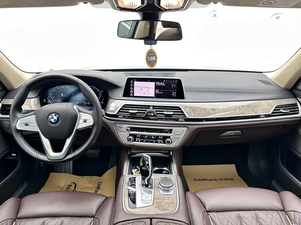 BMW 7 Series — фото 10
