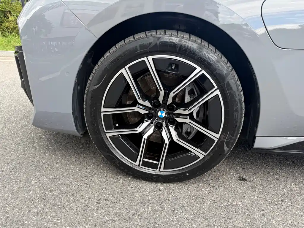 BMW i7 — фото 5