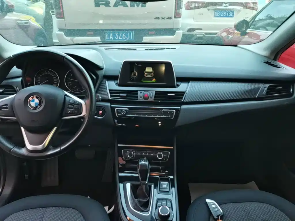 BMW 2 Series Active Tourer — фото 13