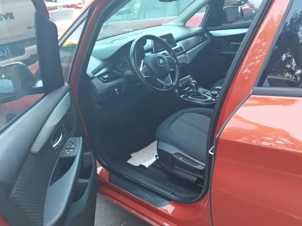 BMW 2 Series Active Tourer — фото 15